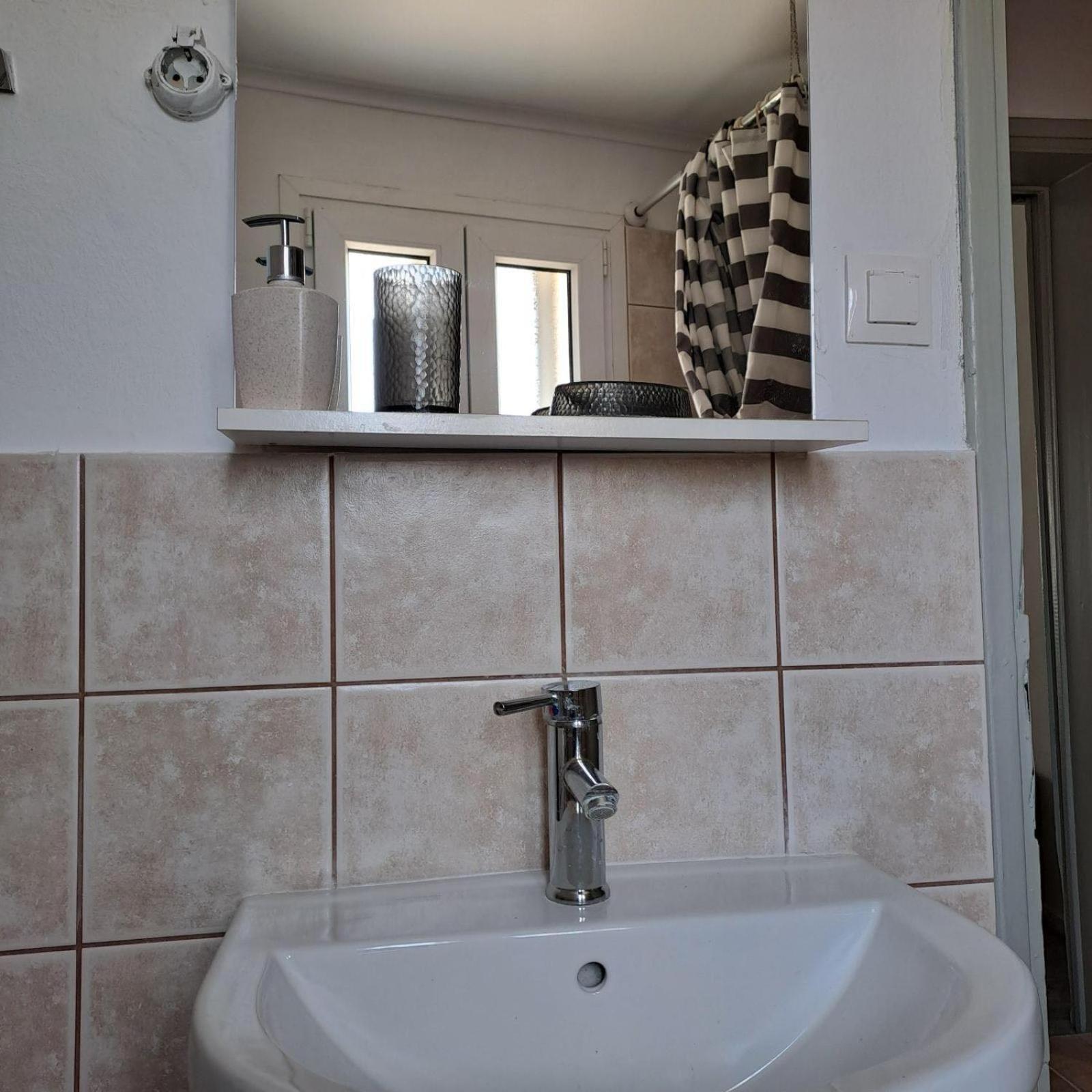 Square Apartment *