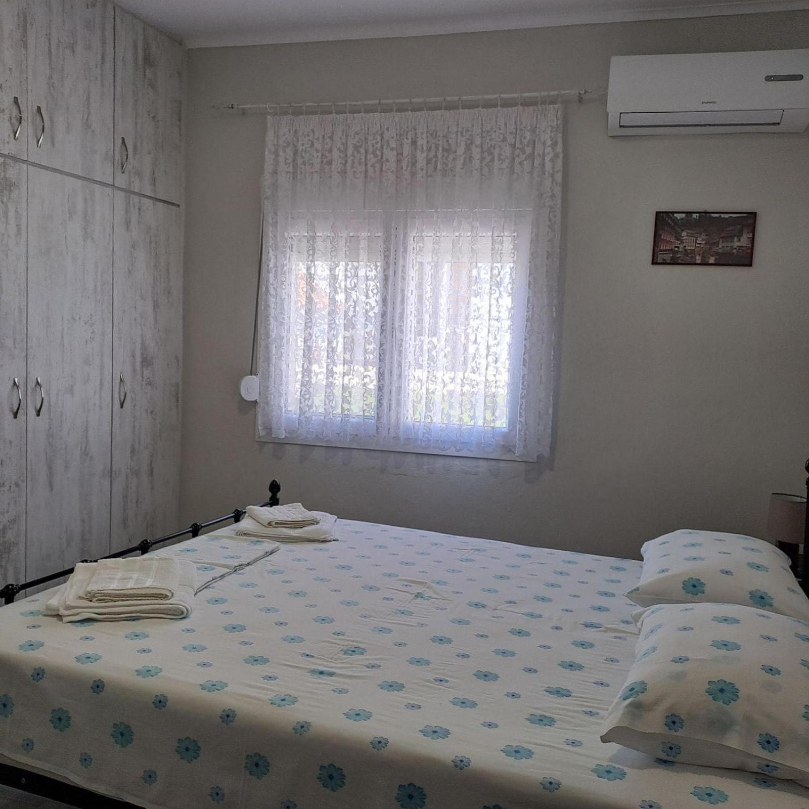Apartment Square *